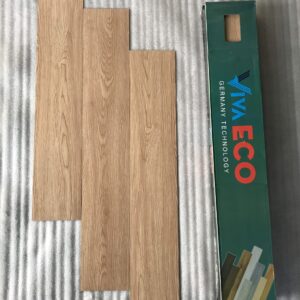Sàn nhựa giá rẻ bóc dán v55